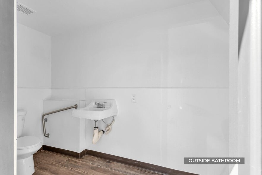 More Photos Of 2550 Fremont St, Las Vegas Auto Dealership For Sale