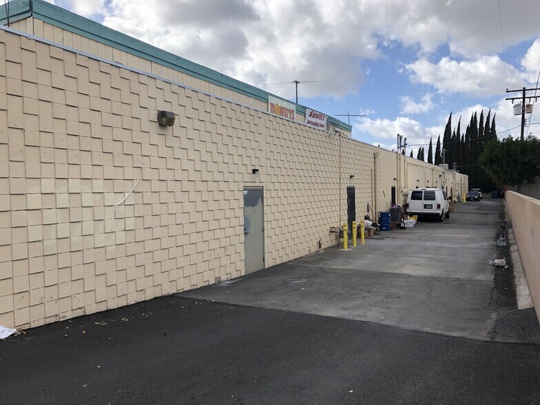 More Photos Of 1700 N Tustin St, Orange Unknown For Lease