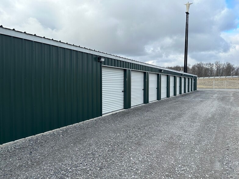 More Photos Of 147 N Pricetown Rd, Diamond Self Storage For Sale