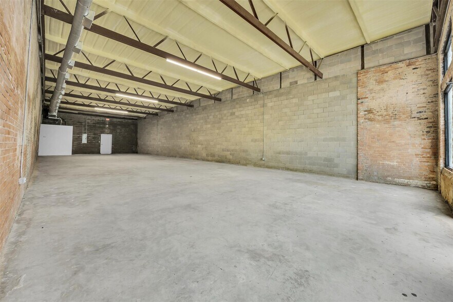 More Photos Of 118 Dallas St, Rice General Retail For Lease