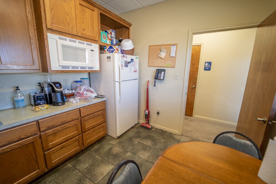 More Photos Of 5103 E Airline Rd, Victoria Office For Lease