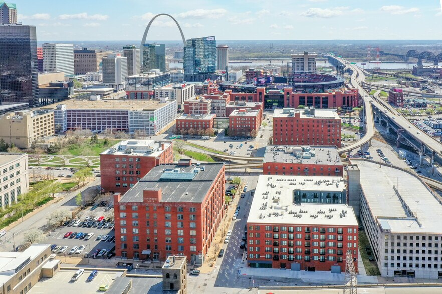 More Photos Of 1014 Spruce St, Saint Louis Apartments For Lease