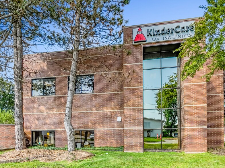 More Photos Of 1695 W Twelve Mile Rd, Berkley Medical For Lease