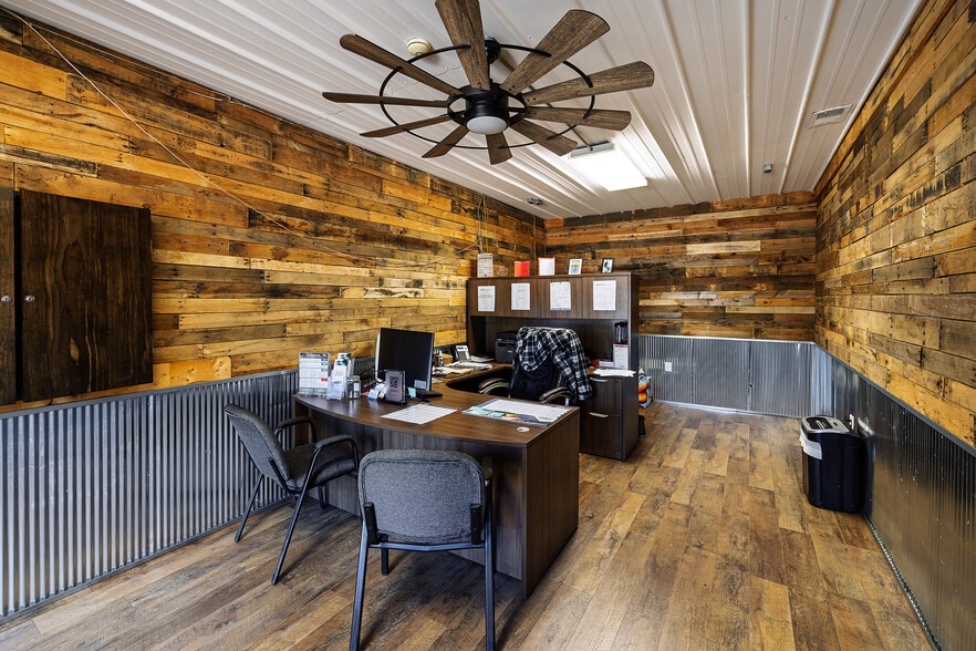 More Photos Of 1518 S Dixon Rd, Kokomo Storefront For Sale