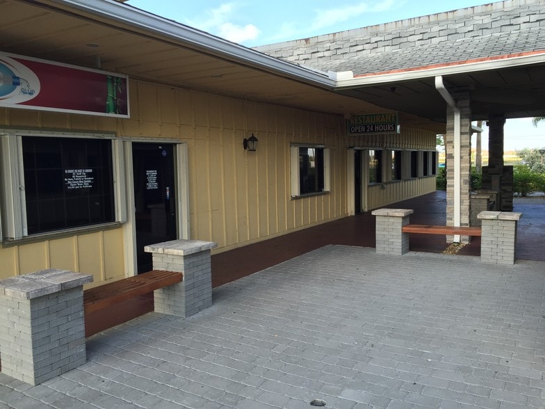 More Photos Of 3333 N University Dr, Hollywood Restaurant For Lease