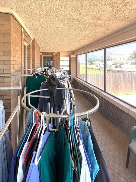 More Photos Of 621 E Broadway St, Altus Office Residential For Sale