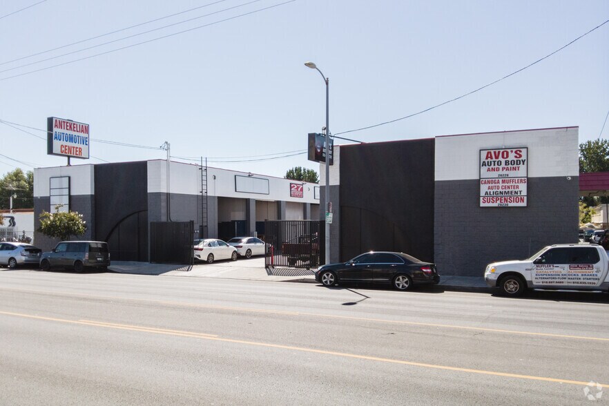 More Photos Of 20222-20230 Saticoy St, Winnetka Auto Repair For Lease