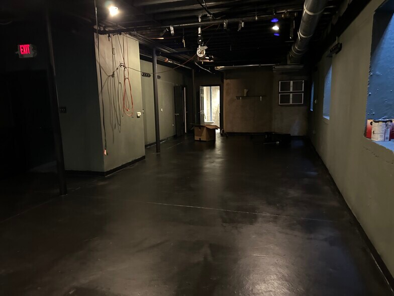 More Photos Of 299 Peters St, Atlanta Flex For Lease