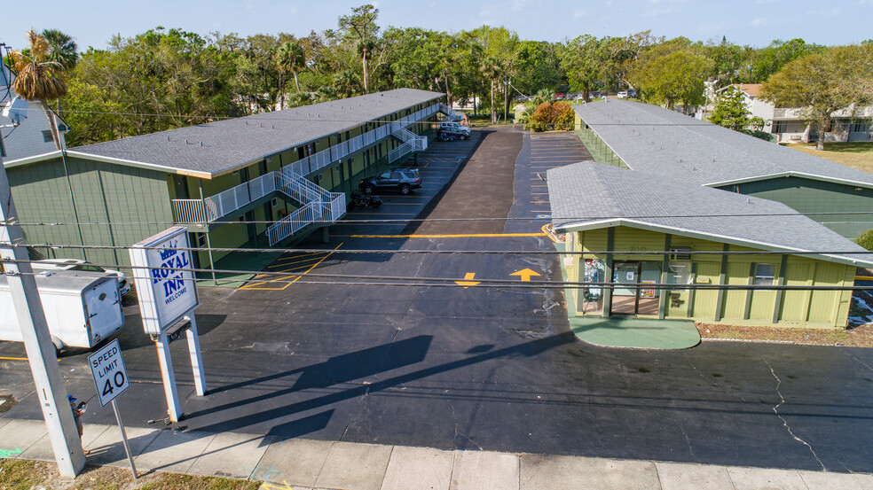 Primary Photo Of 810 S Ridgewood Ave, Daytona Beach Hotel For Sale