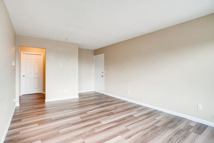 More Photos Of 4633 SW Huber St, Portland Apartments For Sale