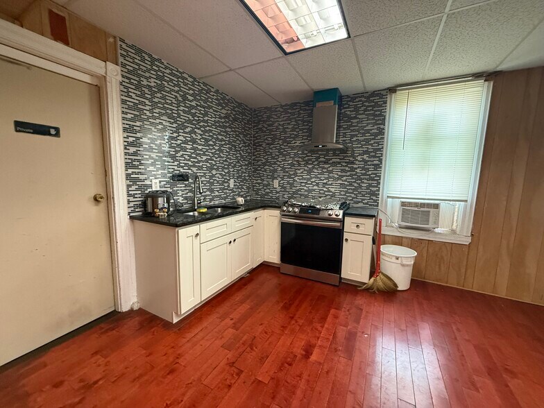 More Photos Of 604 W York St, Philadelphia Storefront Retail Residential For Sale