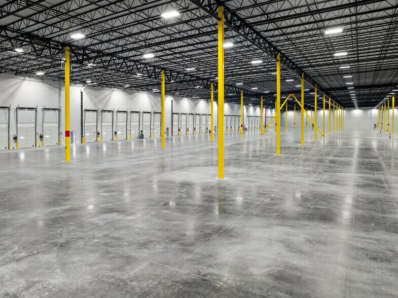 More Photos Of 150 Revolutionary Drive, East Taunton Warehouse For Lease