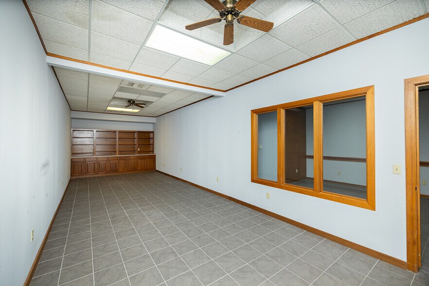 More Photos Of 1020 N Main St, Wichita Medical For Sale