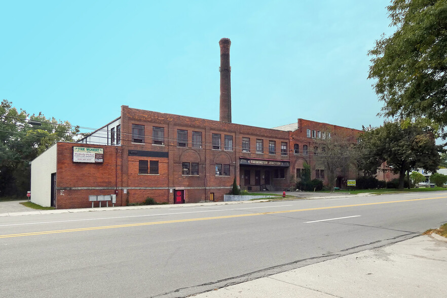 Primary Photo Of 31505 Grand River Ave, Farmington Research And Development For Sale