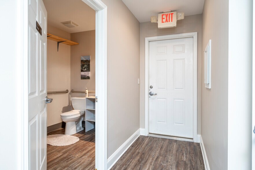 More Photos Of 210 N West St, Hillsboro Office For Sale
