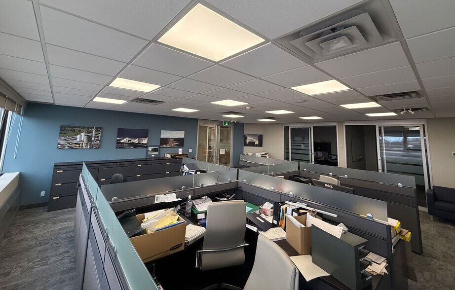 More Photos Of 23 Smith St, St Catharines Manufacturing For Lease