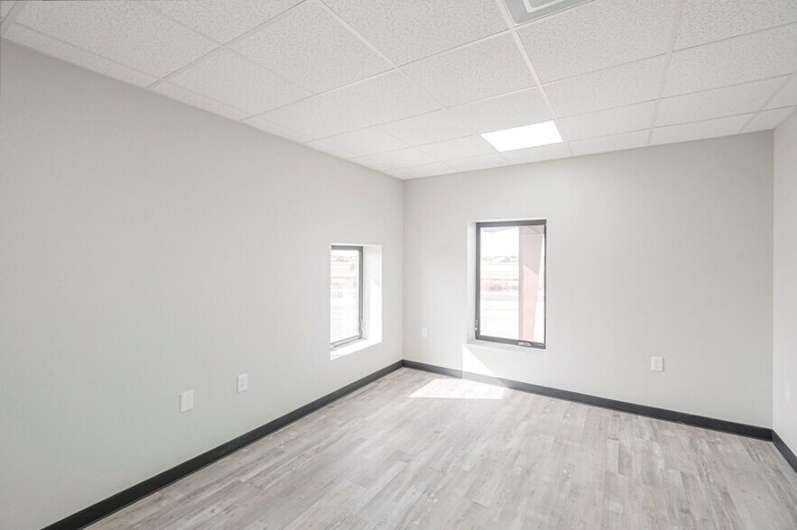 More Photos Of 5261 W Murphy St, Odessa Industrial For Lease