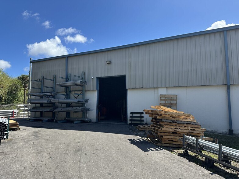 More Photos Of 6780 White Dr, Riviera Beach Warehouse For Lease