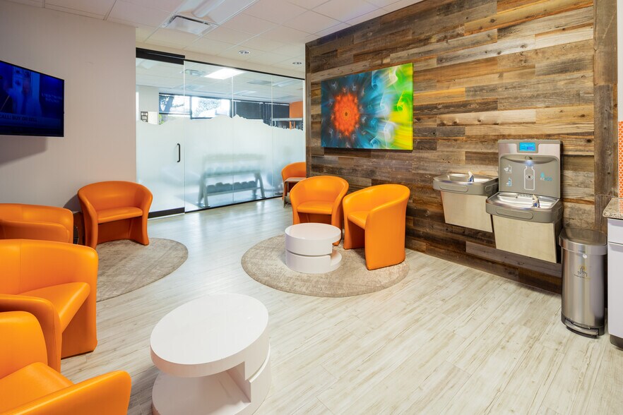 More Photos Of 8480 E Orchard Rd, Greenwood Village Office Residential For Lease