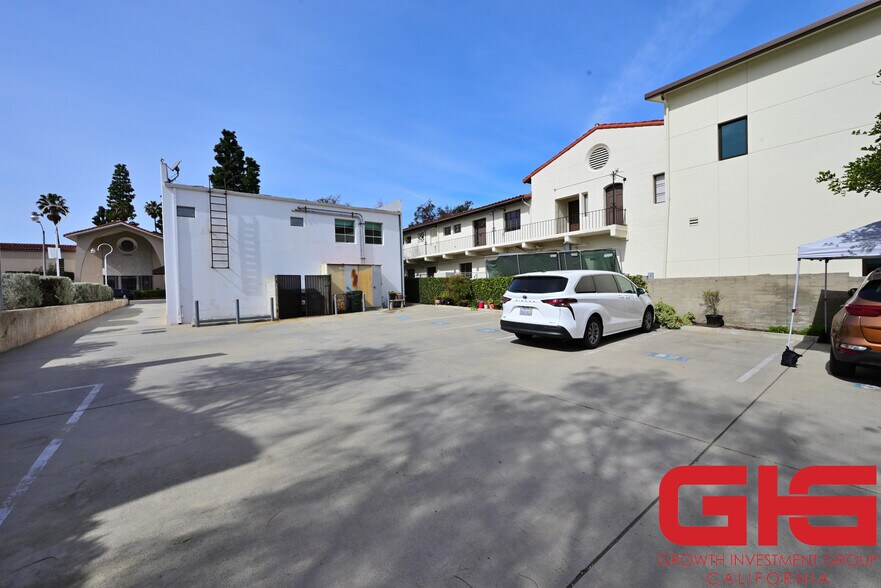 More Photos Of 88 N Hill Ave, Pasadena Storefront For Sale