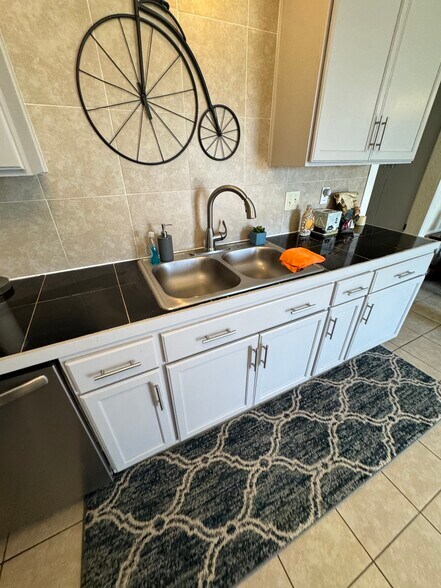 More Photos Of 403 E Broad St, Freeport Hospitality For Sale