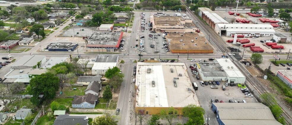 More Photos Of 5803-5811 Lyons Ave, Houston Unknown For Lease