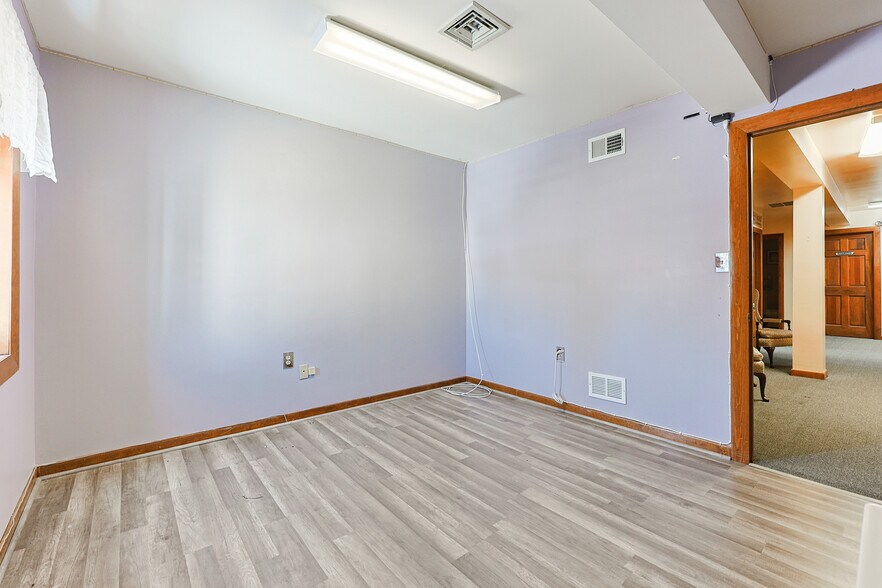 More Photos Of 310-312 Wilbur Ave, Swansea Office For Sale