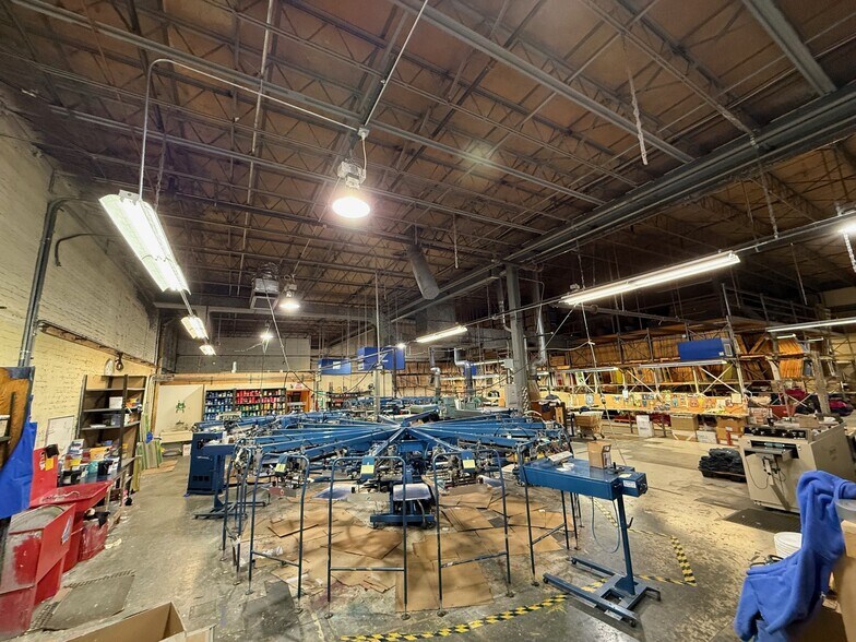 More Photos Of 4949 N Western Ave, Chicago Warehouse For Lease