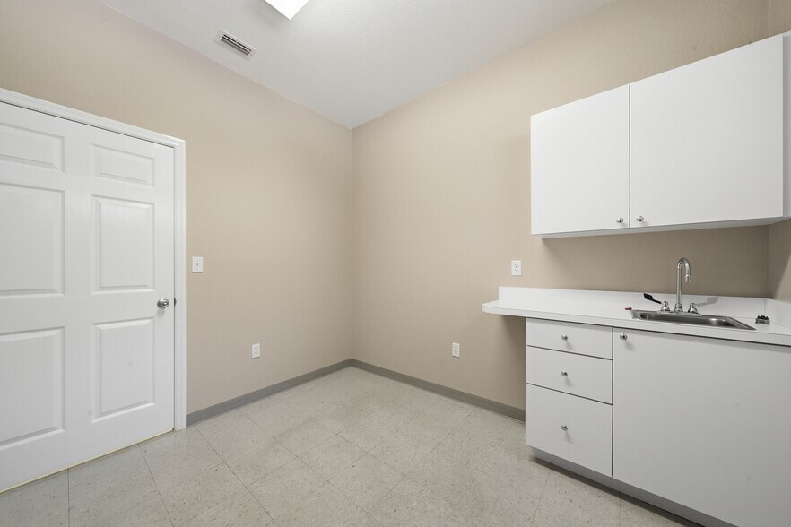 More Photos Of 401 W Interlake Blvd, Lake Placid Office For Sale