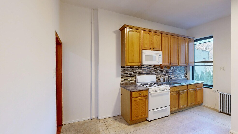 More Photos Of 954 Manhattan Ave, Brooklyn Apartments For Sale