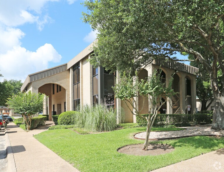 More Photos Of 10816 Crown Colony Dr, Austin Office For Lease
