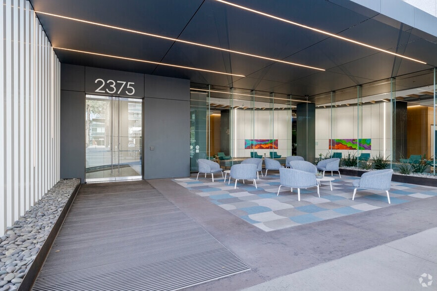 More Photos Of 2375 E Camelback Rd, Phoenix Office For Lease