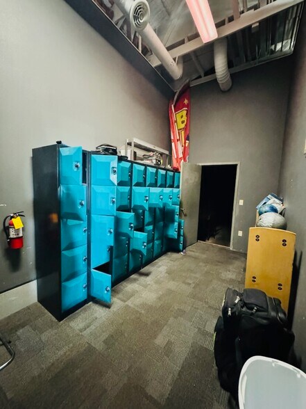 More Photos Of 1212 Chestnut St, Arapahoe General Retail For Sale