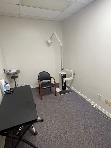 More Photos Of 1911 Mission 66, Vicksburg Medical For Lease