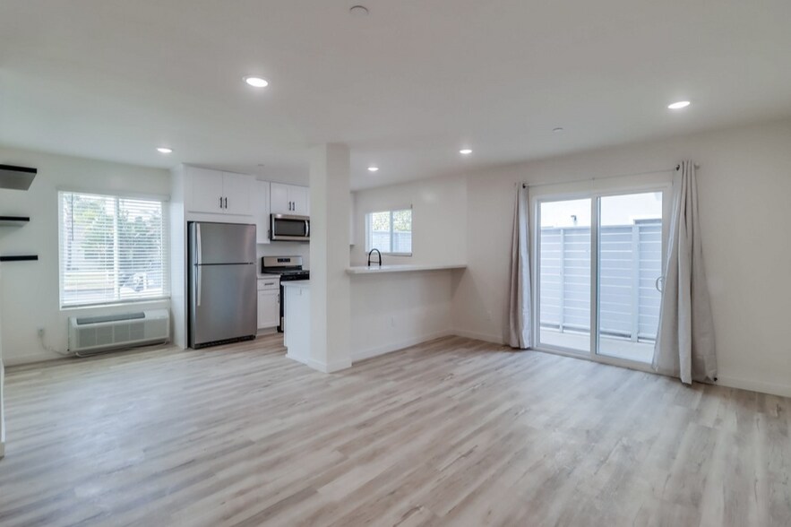 More Photos Of 1478 Hornblend St, San Diego Apartments For Sale