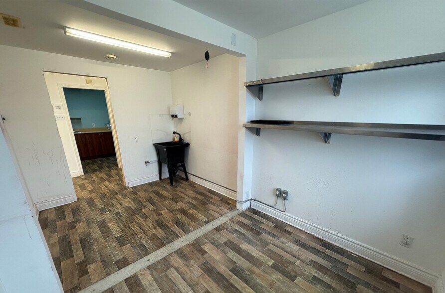 More Photos Of 231 Rue Notre-Dame, Berthierville General Retail For Lease