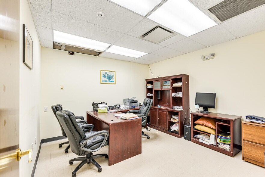 More Photos Of 1000 Woodbridge Center Dr, Woodbridge Office For Lease