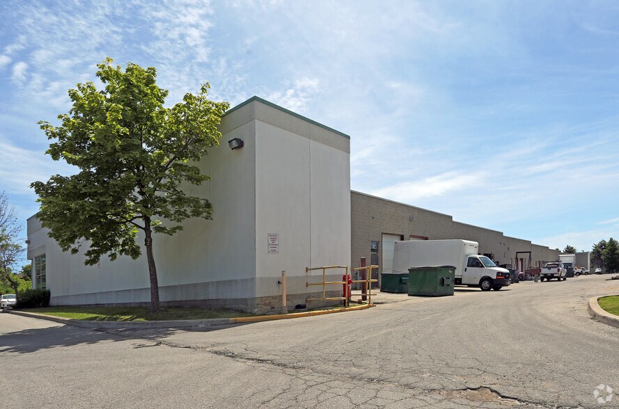 More Photos Of 1845 Sandstone Mnr, Pickering Warehouse For Lease