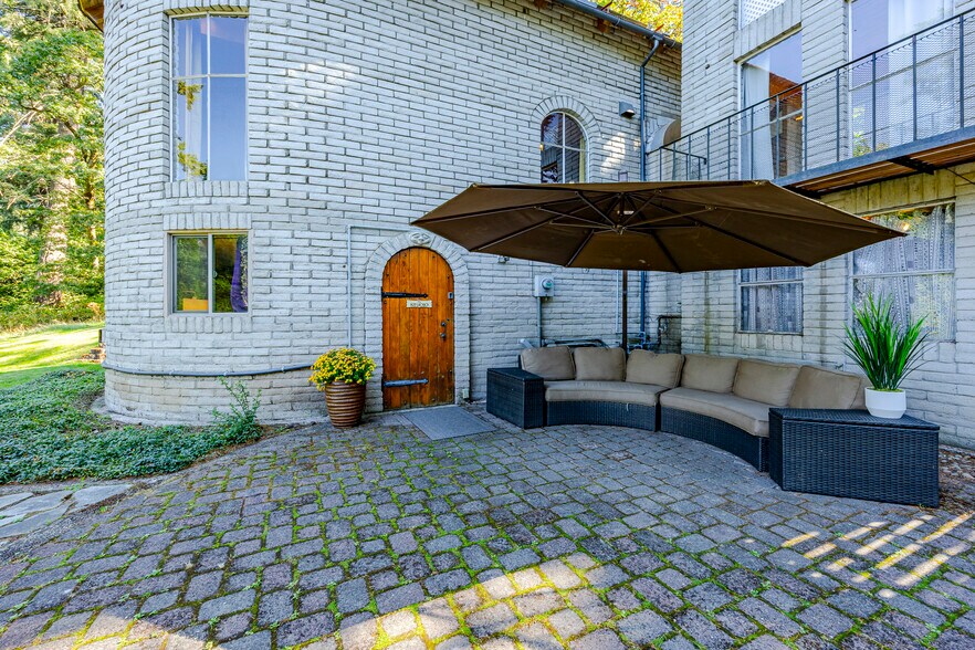 More Photos Of 1820 E 28th Ave, Eugene Multifamily For Sale