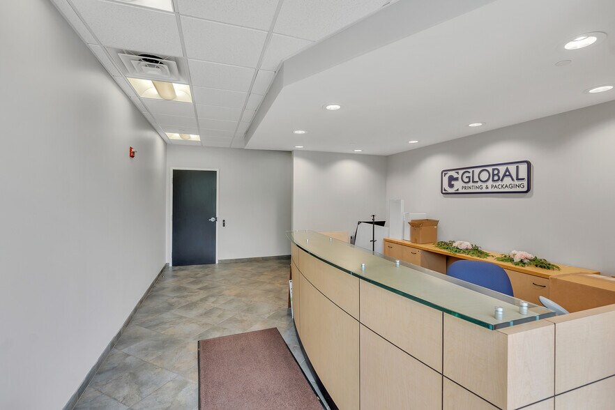 More Photos Of 45 Bartlett St, Marlborough Light Manufacturing For Lease