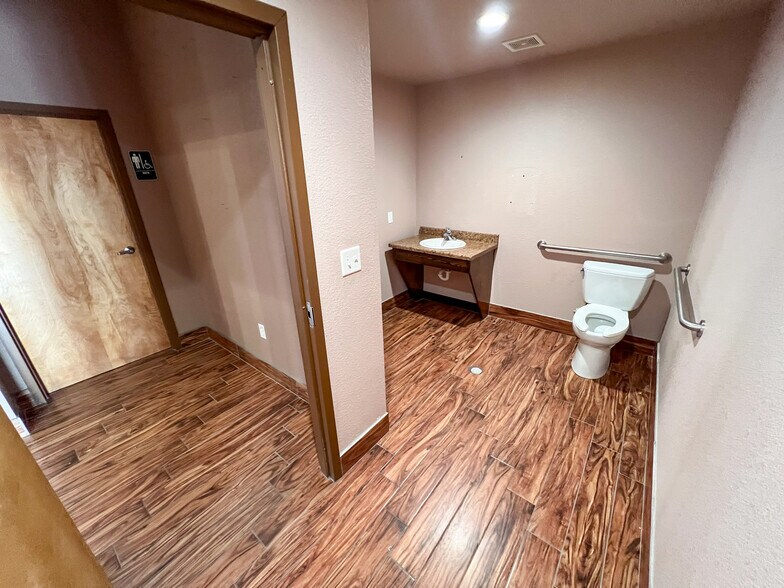 More Photos Of 3415 Loop 250, Midland Unknown For Lease