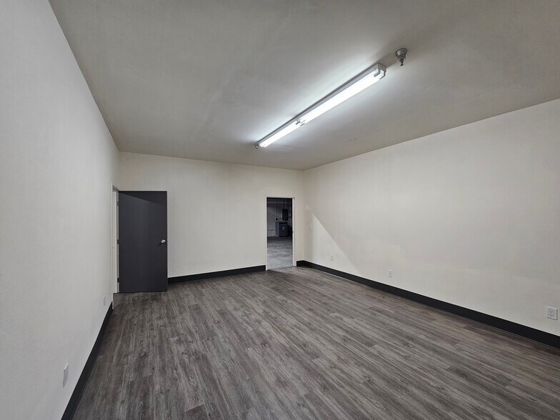 More Photos Of 1711-1723 E 58th Pl, Los Angeles Manufacturing For Lease