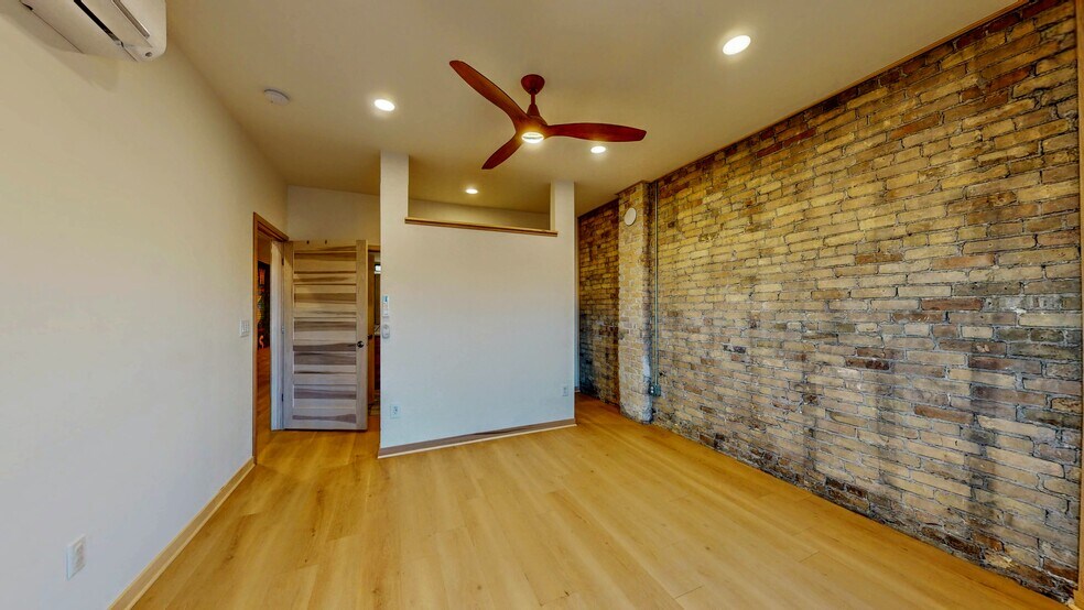 More Photos Of 209 S Main St, Jefferson General Retail For Sale