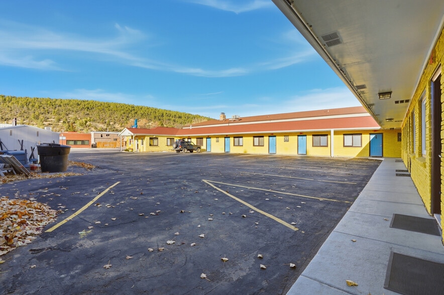 More Photos Of 214 E Cleveland St, Sundance Hotel For Sale