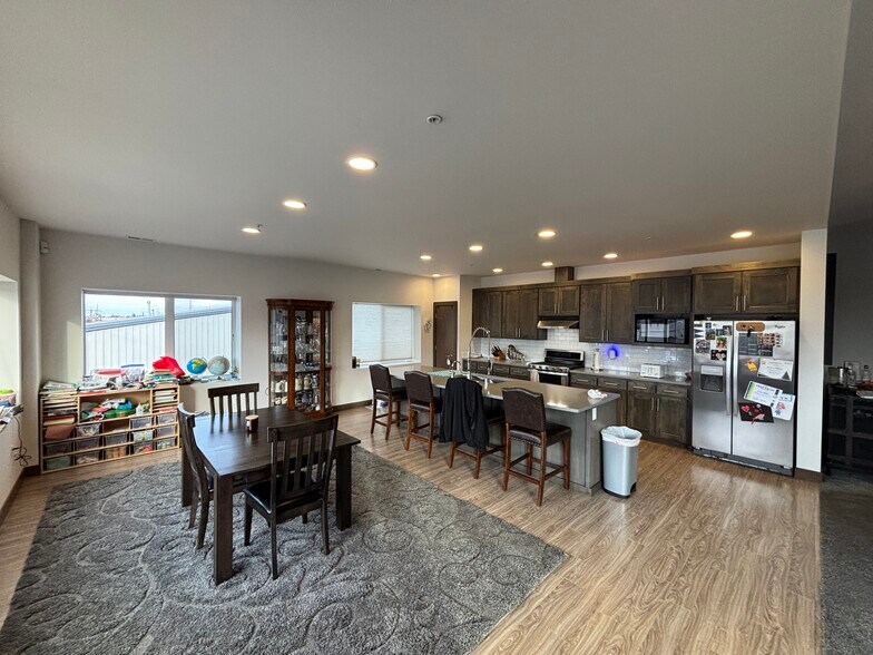 More Photos Of 3727 McDougall Ave, Everett Flex For Lease