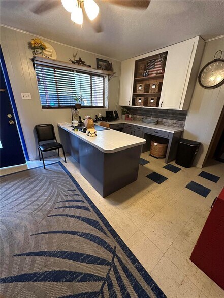 More Photos Of 1407 Blackburn Dr, Pasadena Office For Sale