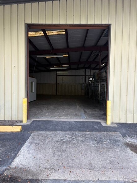 More Photos Of 13311 60th St N, Clearwater Manufacturing For Lease