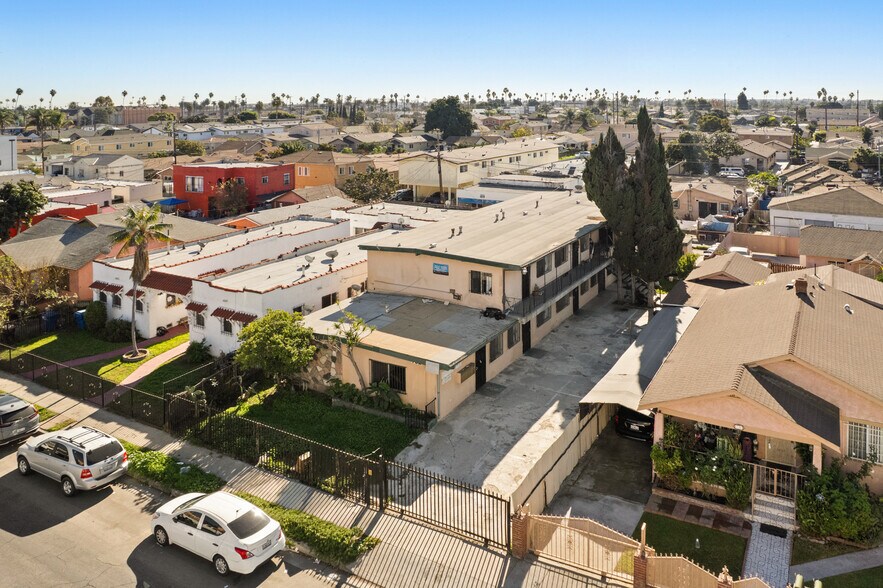 More Photos Of 732 W 76th St, Los Angeles Apartments For Sale