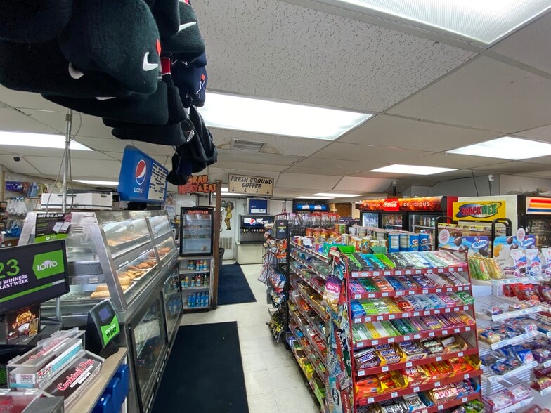 More Photos Of 1211 E Lewis St, Pasco Convenience Store For Sale