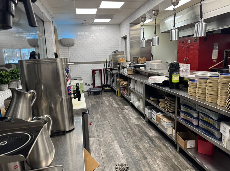 More Photos Of 101 Heights Blvd, Houston Restaurant For Sale